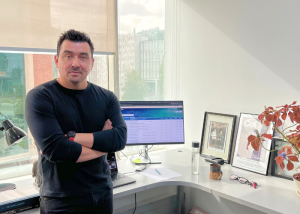 Dr. Hugo González - Oficina